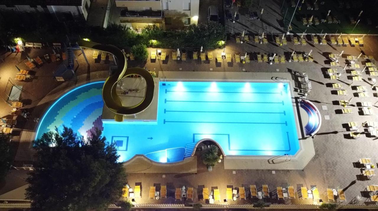 Solemare Hotel E Residence มิซาโน อาดรีอาติโก ภายนอก รูปภาพ