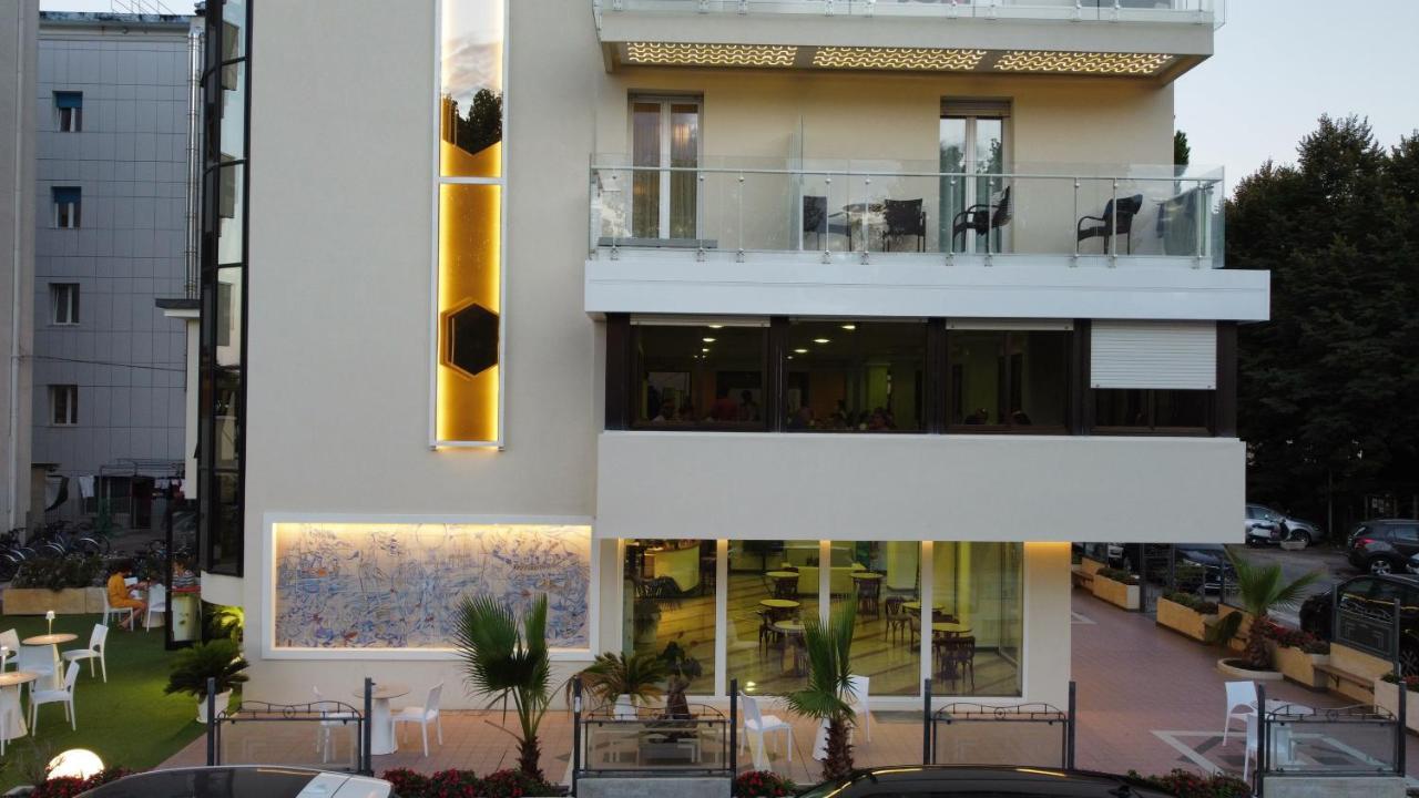 Solemare Hotel E Residence มิซาโน อาดรีอาติโก ภายนอก รูปภาพ